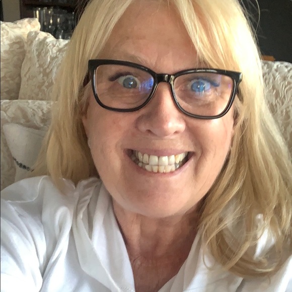 Meet your Posher, Karen - Picture 1 of 1
